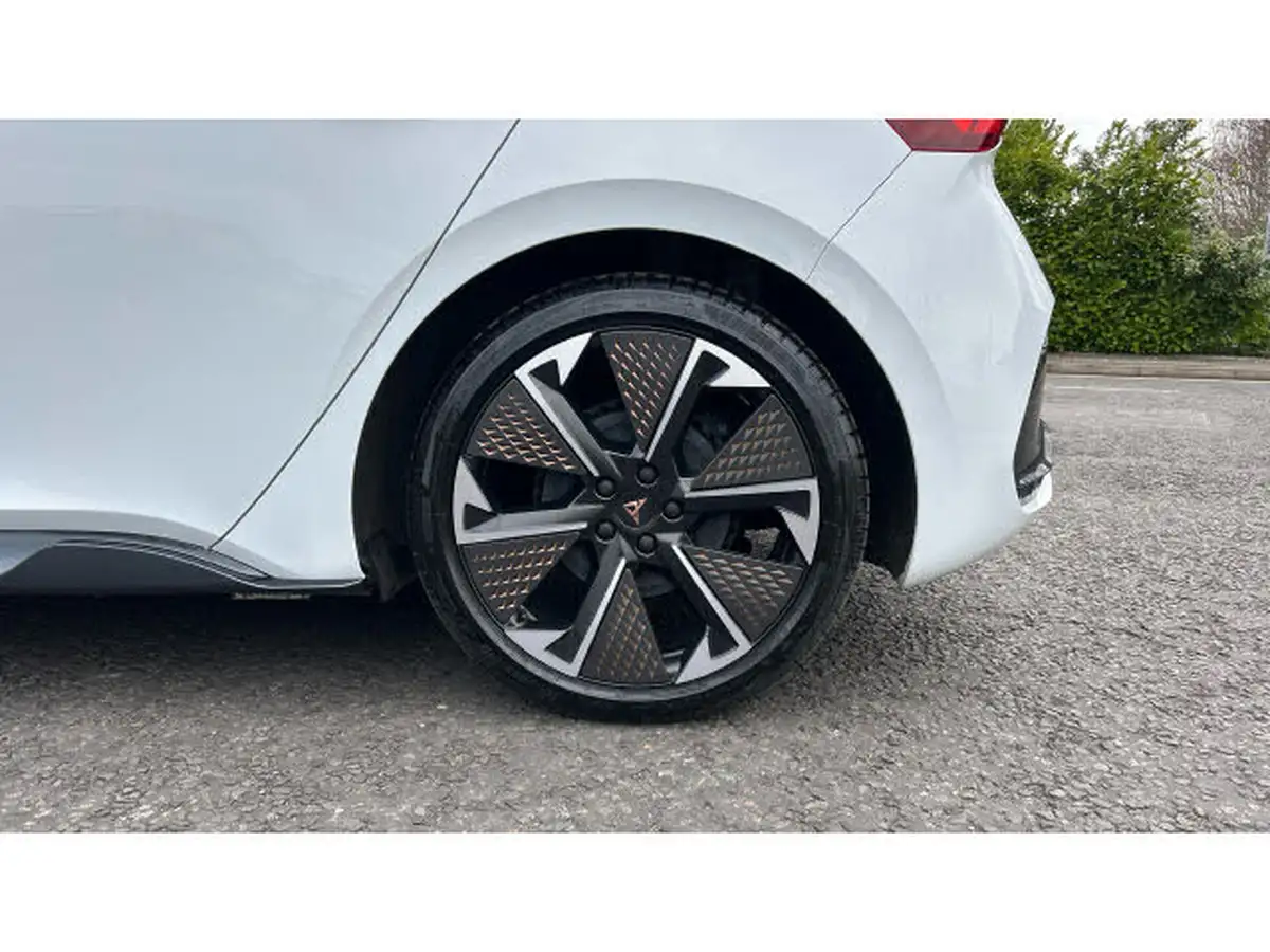 2024-cupra-born-e-v3-edition-big-22