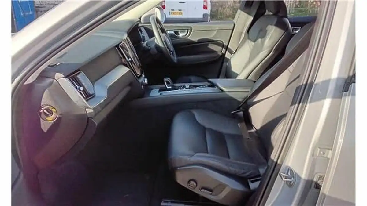 2022-volvo-xc60-20-b5-core-big-9
