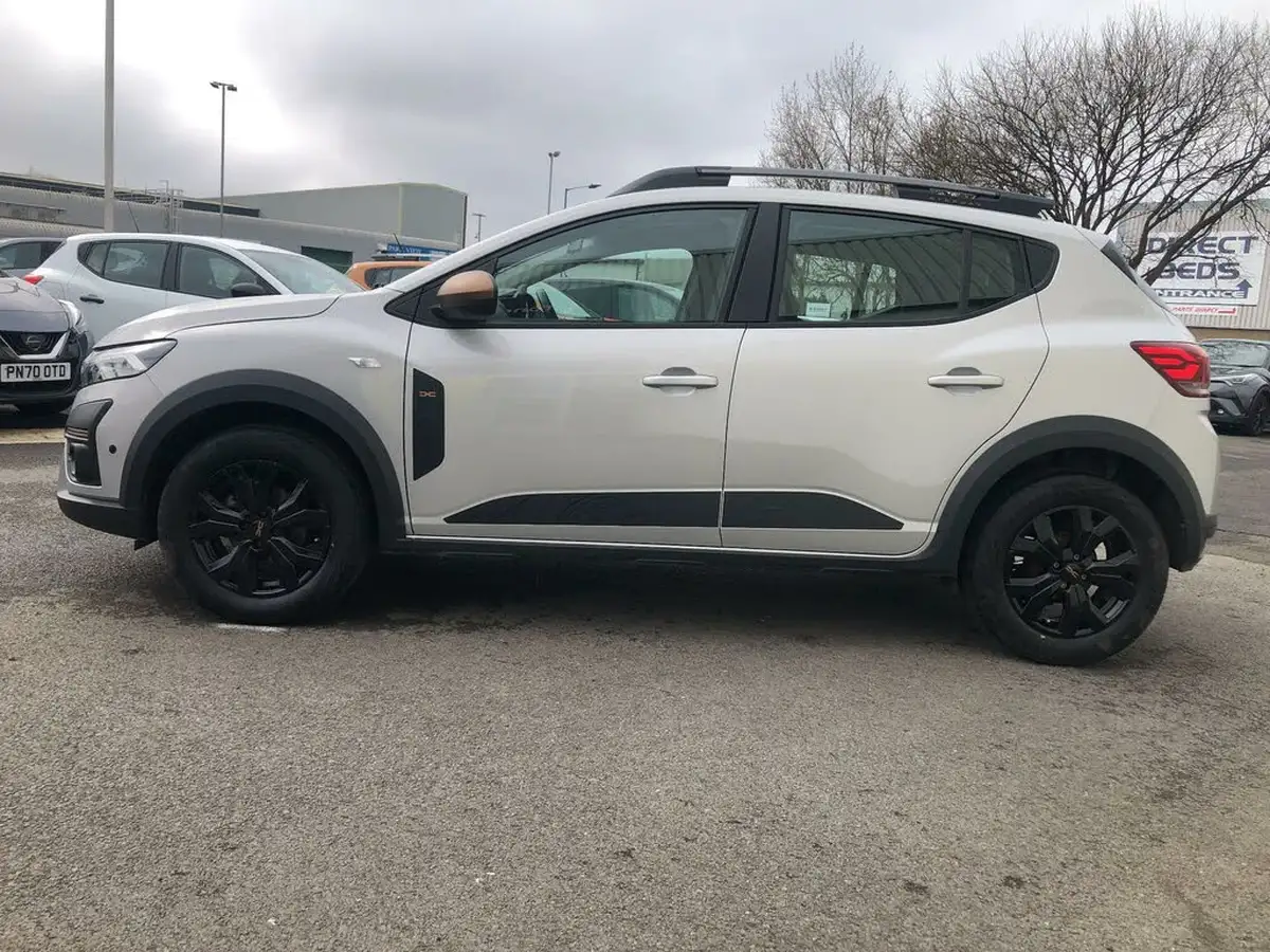 2024-dacia-sandero-stepway-10-tce-extreme-90bhp-big-7