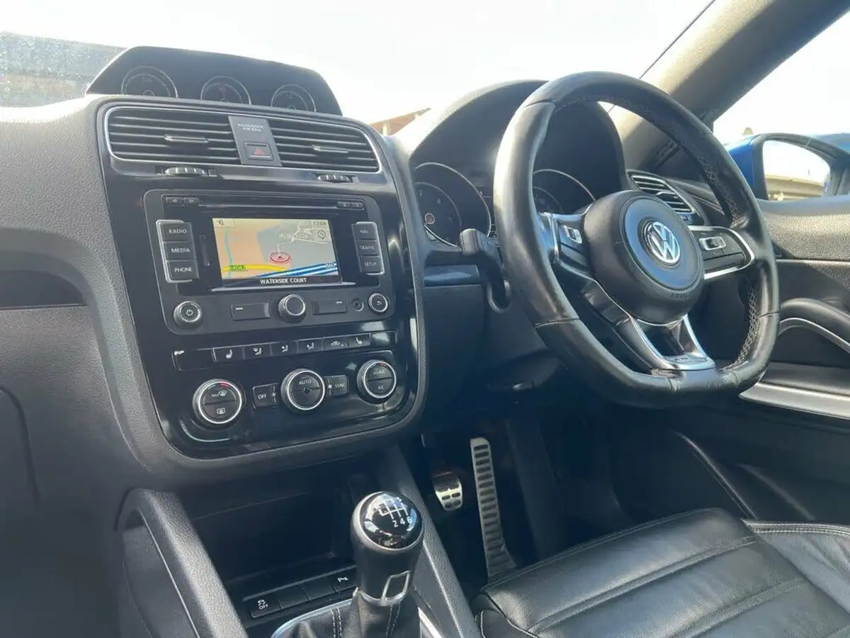 2015-volkswagen-scirocco-20tdi-r-line-184ps-big-23