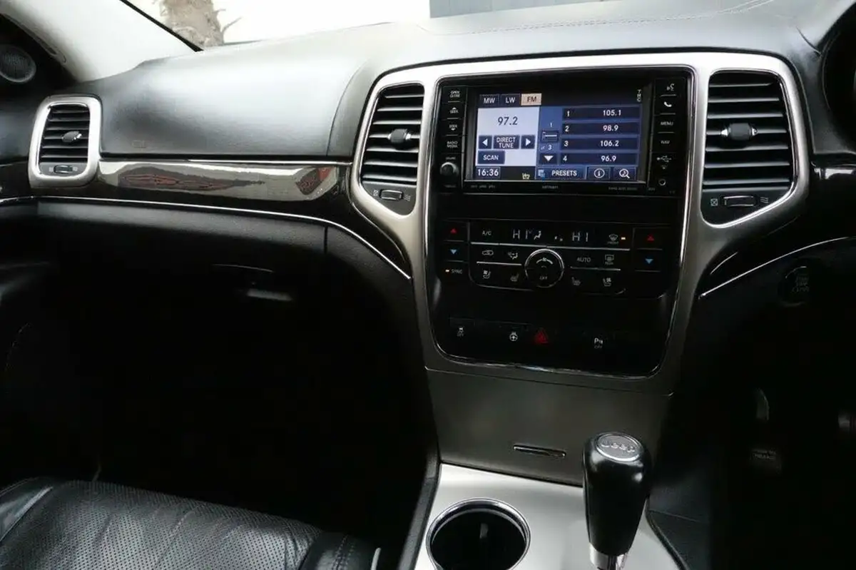 2013-jeep-grand-cherokee-30crd-overland-v6-auto-big-30