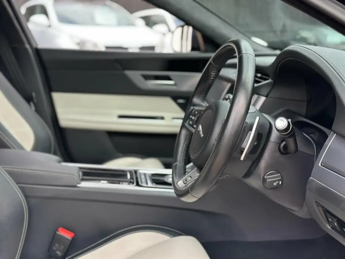 2020-jaguar-xf-20td-r-sport-180ps-ss-sportbrake-5d-auto-big-19