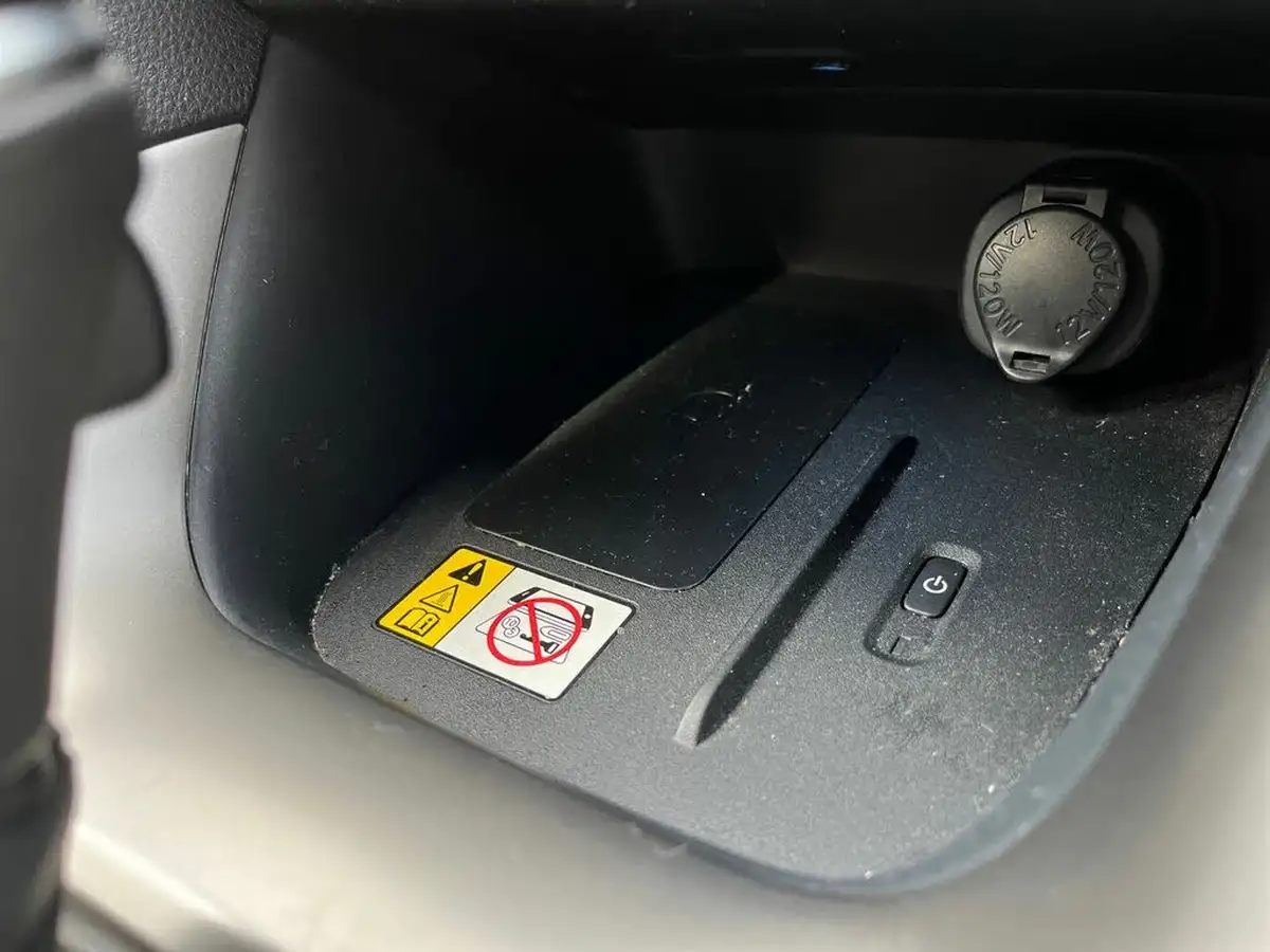 2023-mazda-mazda2-15-select-big-37