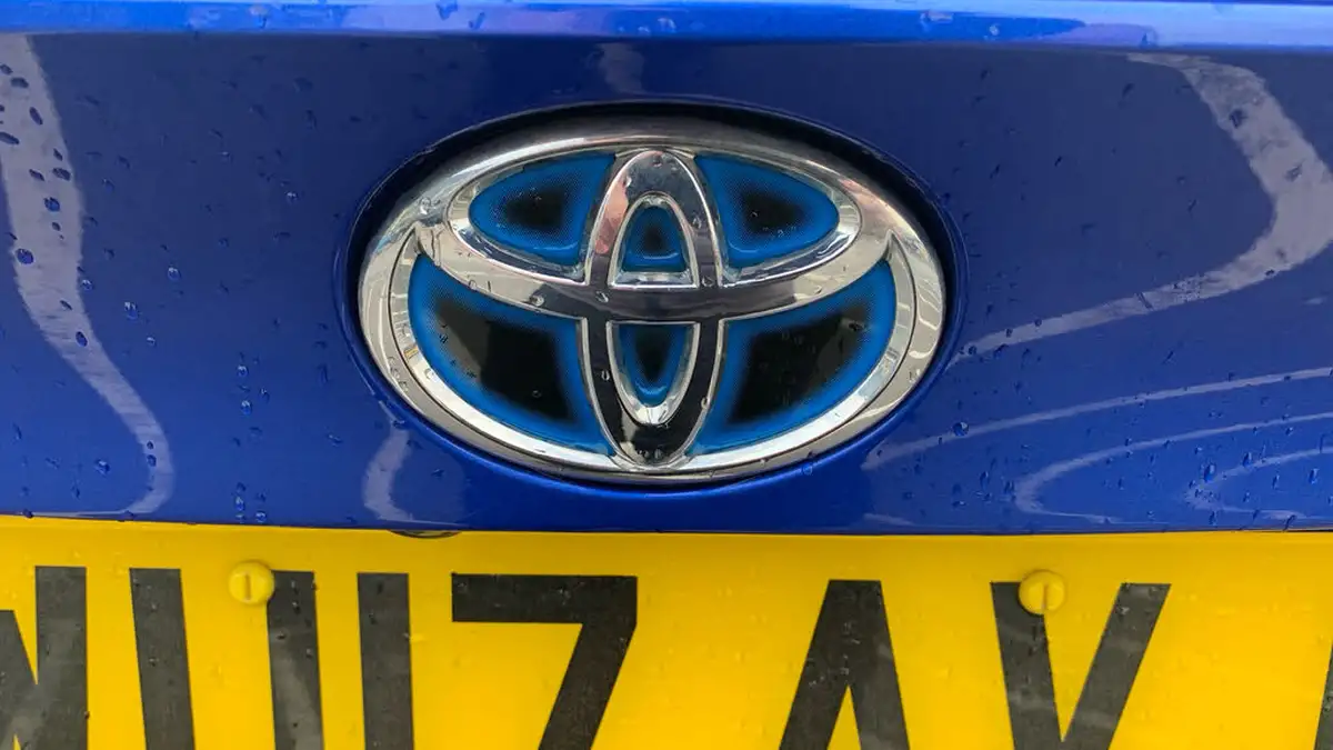 2017-toyota-c-hr-18-vvt-i-dynamic-big-25