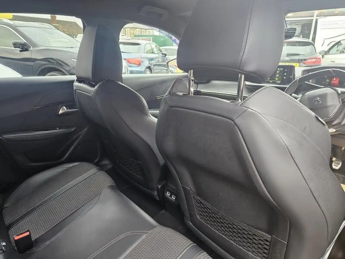 2021-peugeot-208-15-bluehdi-gt-big-21