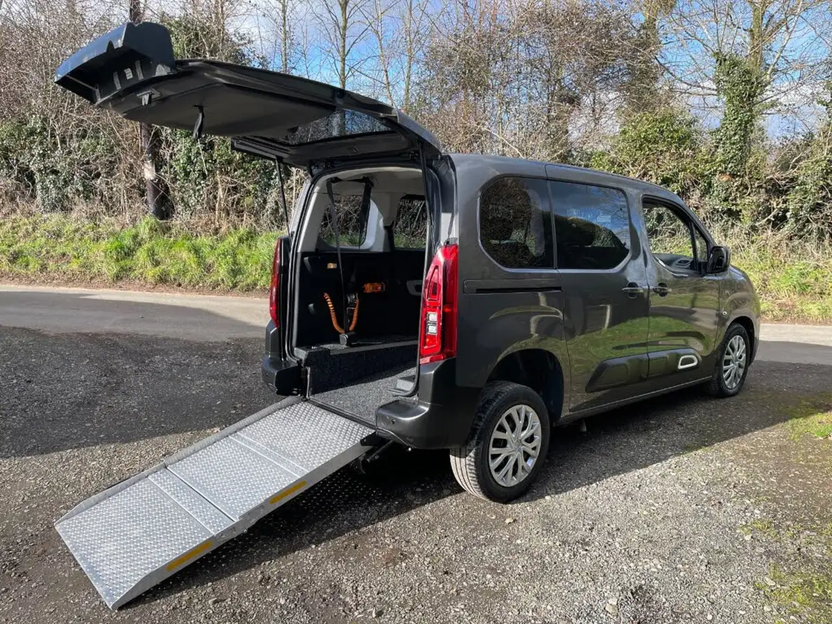 2019-citroen-berlingo-15bluehdi-feel-m-size-130ps-eat8-big-0