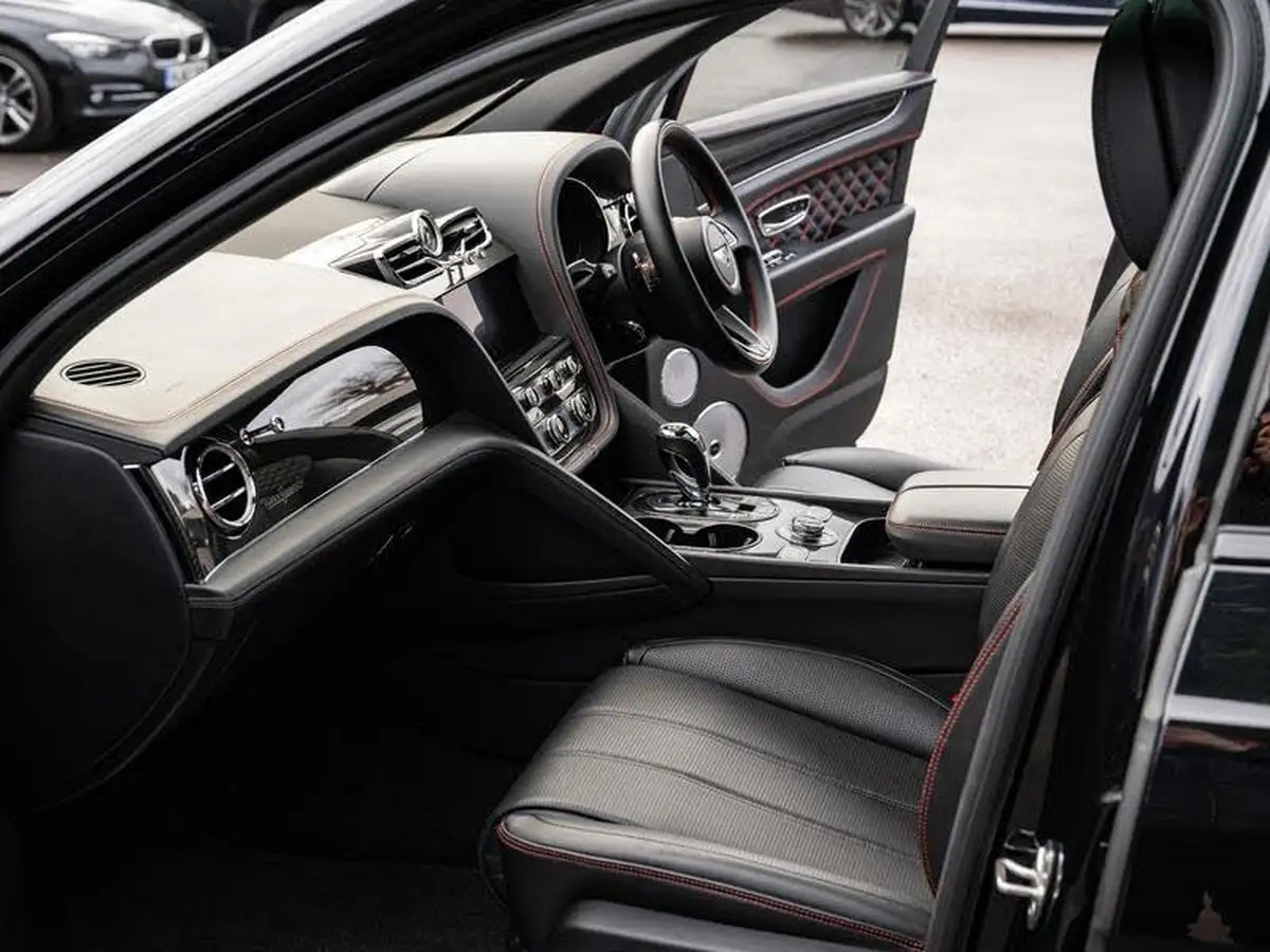 2019-bentley-bentayga-40-v8-big-8