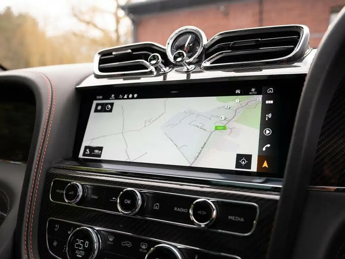 2019-bentley-bentayga-40-v8-big-32