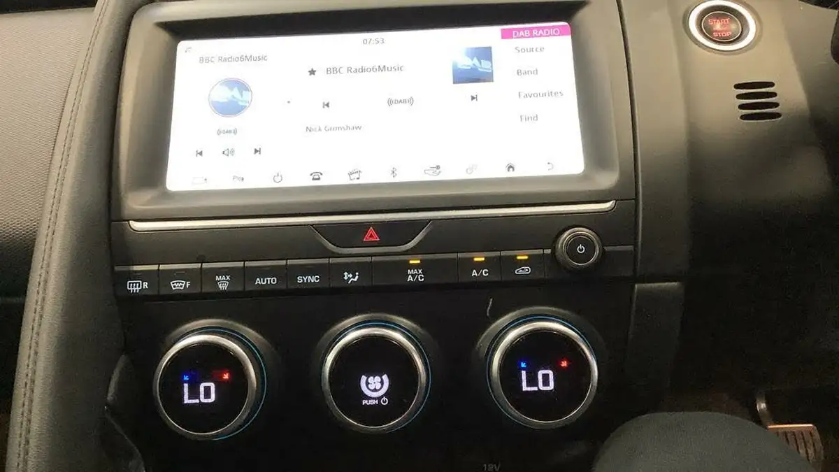 2019-jaguar-e-pace-20-i4d-150ps-big-10