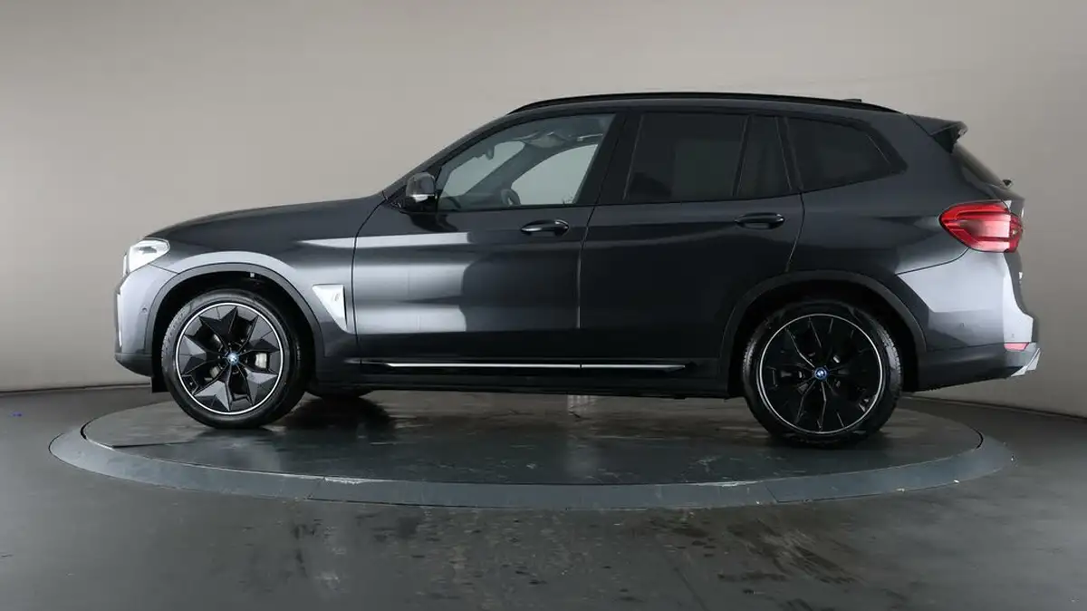 2021-bmw-ix3-e-premier-edition-big-34