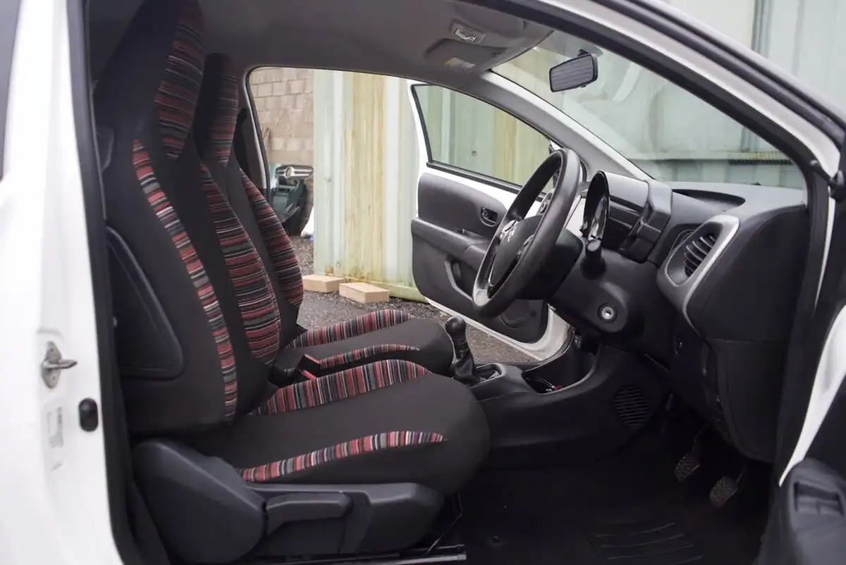 2016-citroen-c1-10-vti-feel-3d-big-19
