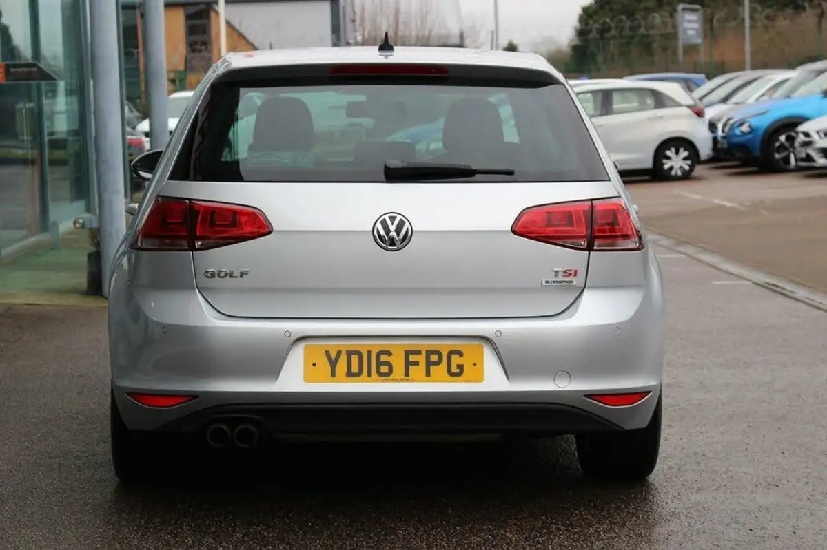 2016-volkswagen-golf-14-tsi-gt-actbmtss-hatchback-5d-dsg-big-6