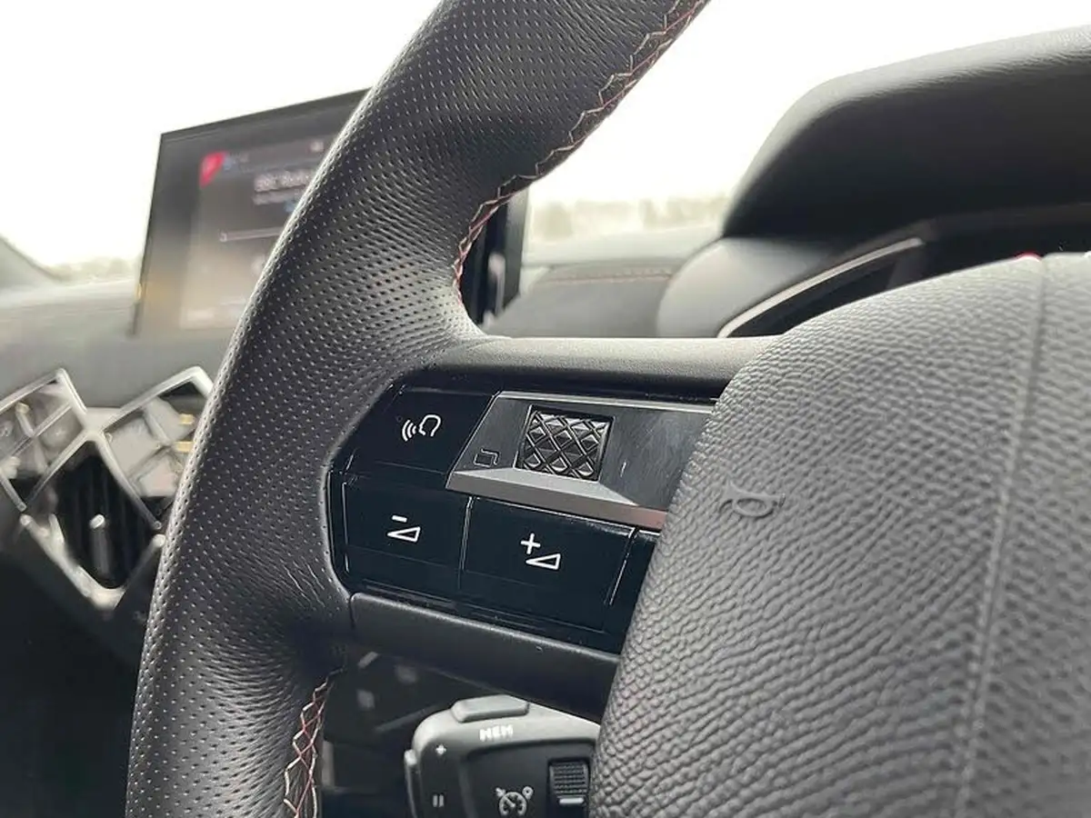 2021-ds-ds-3-crossback-e-tense-performance-line-big-40