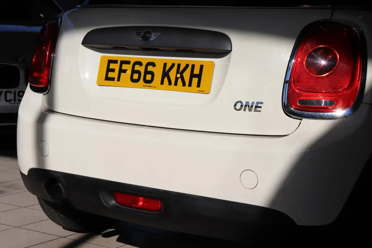 2017-mini-cooper-12-one-3d-big-72