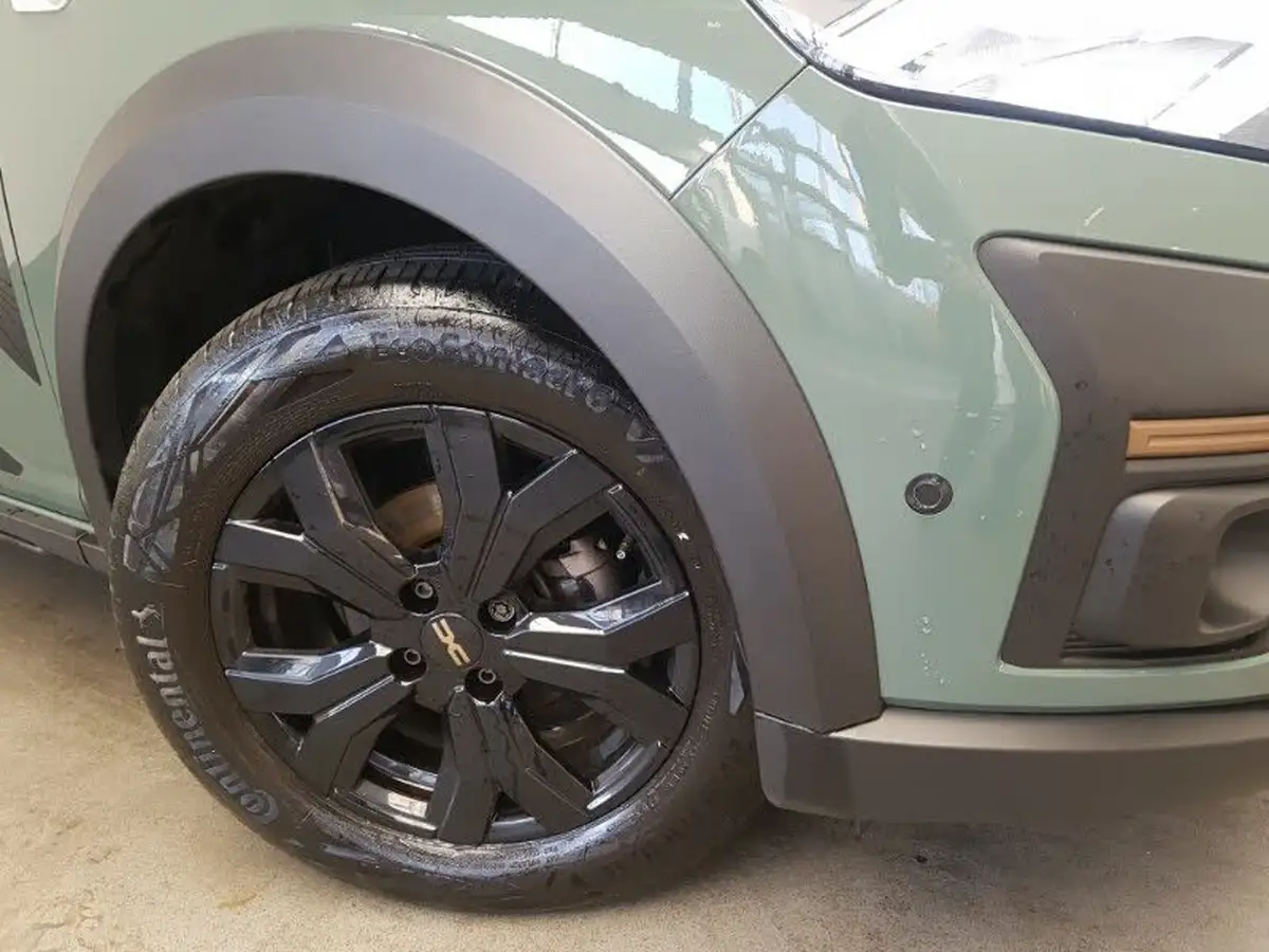 2024-dacia-sandero-stepway-10-tce-extreme-90bhp-big-8