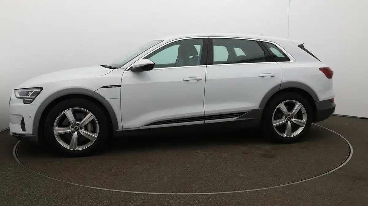 2021-audi-e-tron-50e-technik-station-wagon-big-66