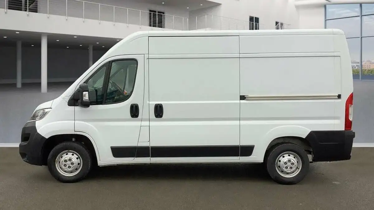 2022-citroen-relay-22bluehdi-35-l2h2-enterprise-big-8