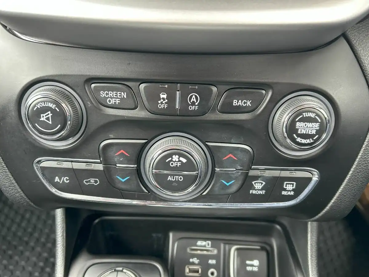 2015-jeep-cherokee-32-trailhawk-big-32