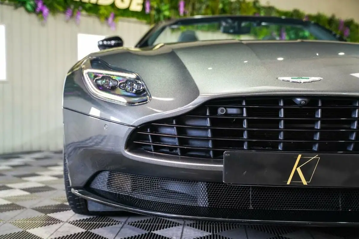 2018-aston-martin-db11-40-v8-big-19