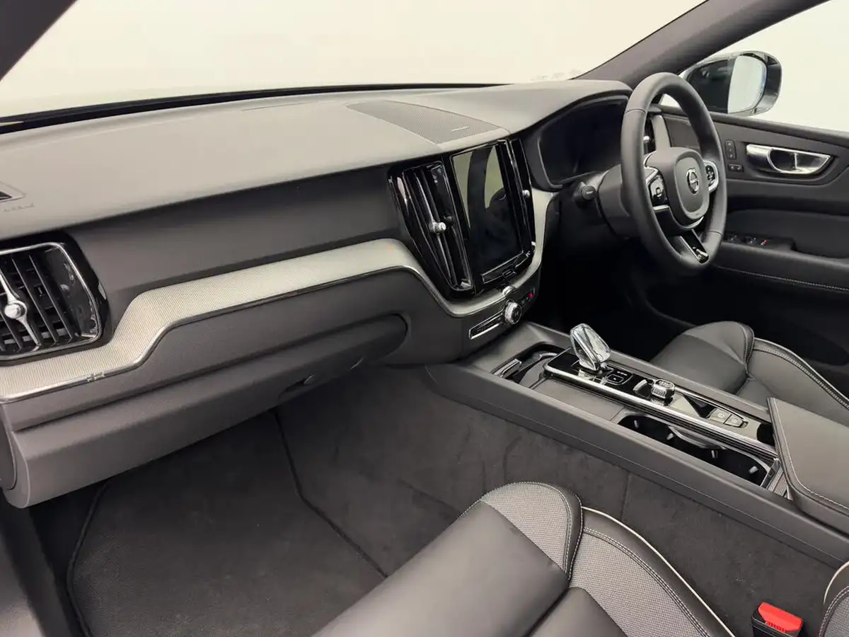 2024-volvo-xc60-20-b5-plus-big-14