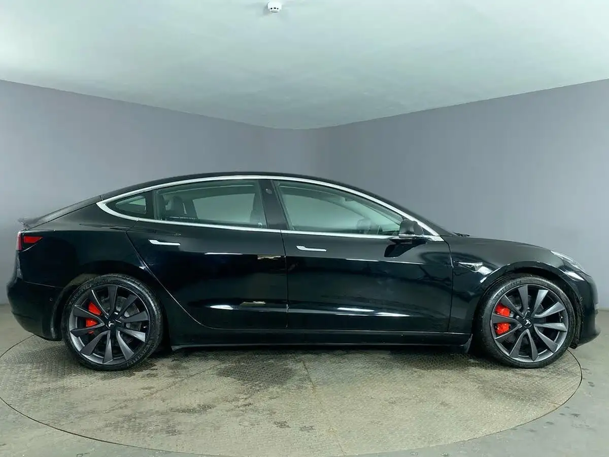 2020-tesla-model-3-e-performance-big-8