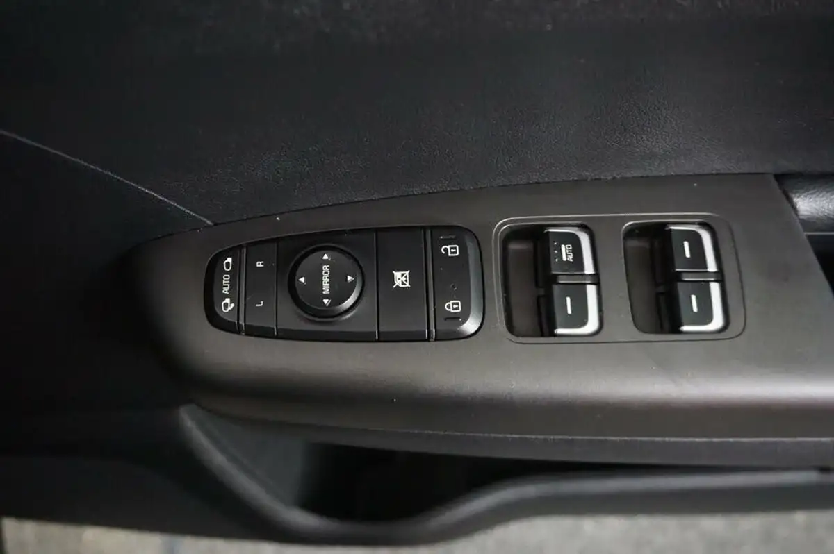 2021-kia-sportage-16-gdi-2-big-17