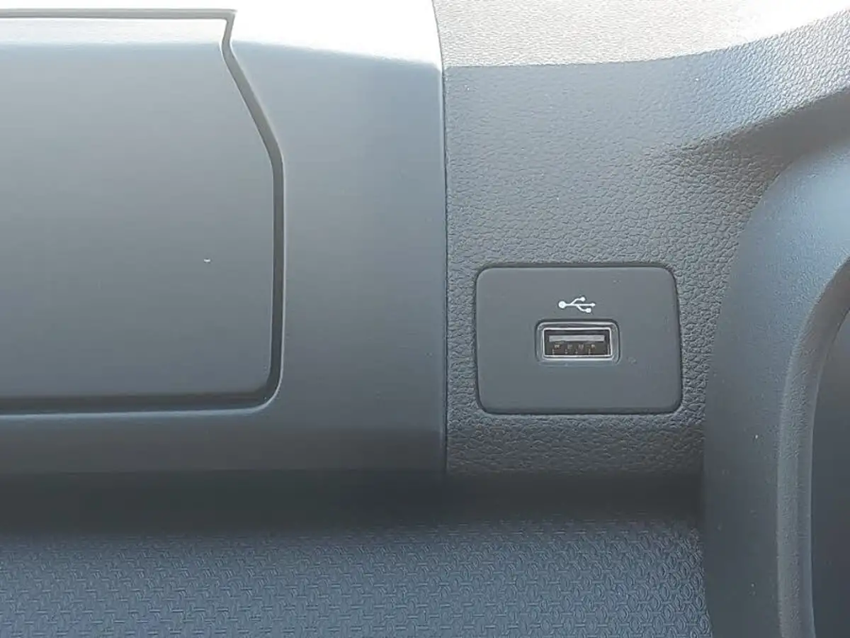 2022-dacia-sandero-stepway-10-tce-essential-90bhp-big-18