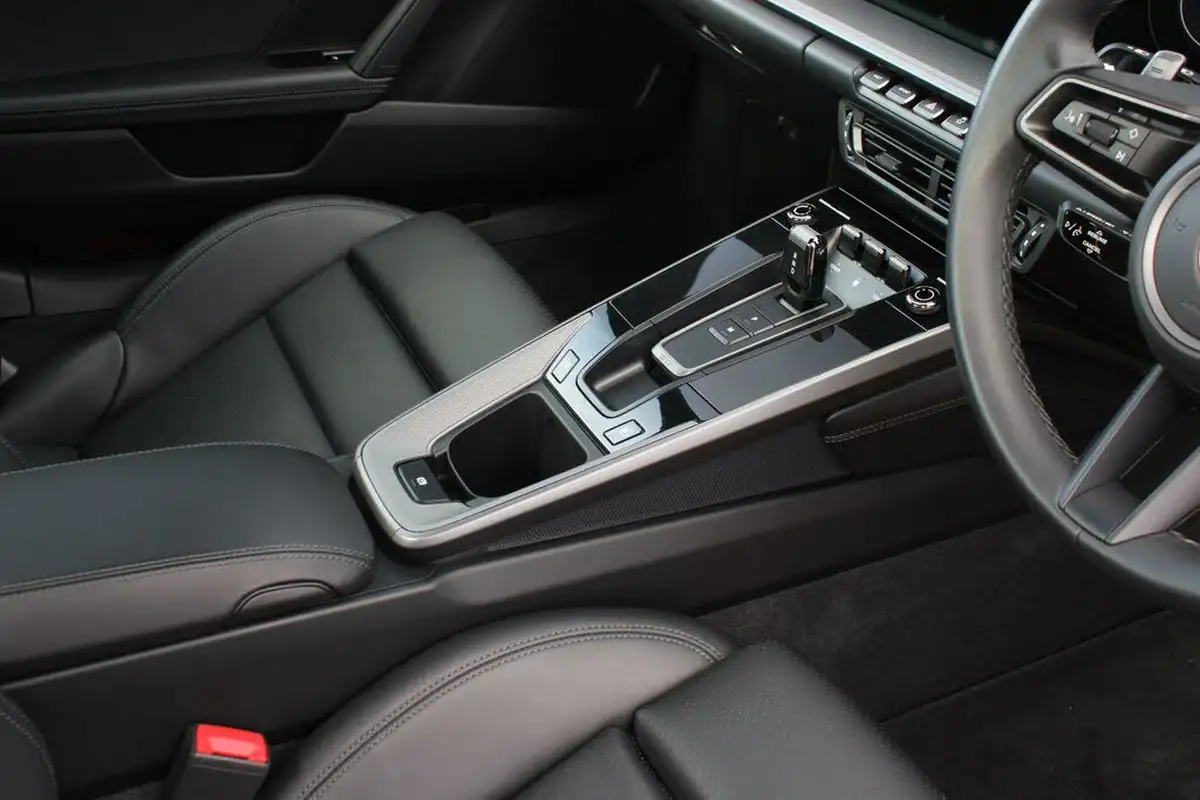 2020-porsche-911-30-carrera-coupe-big-25