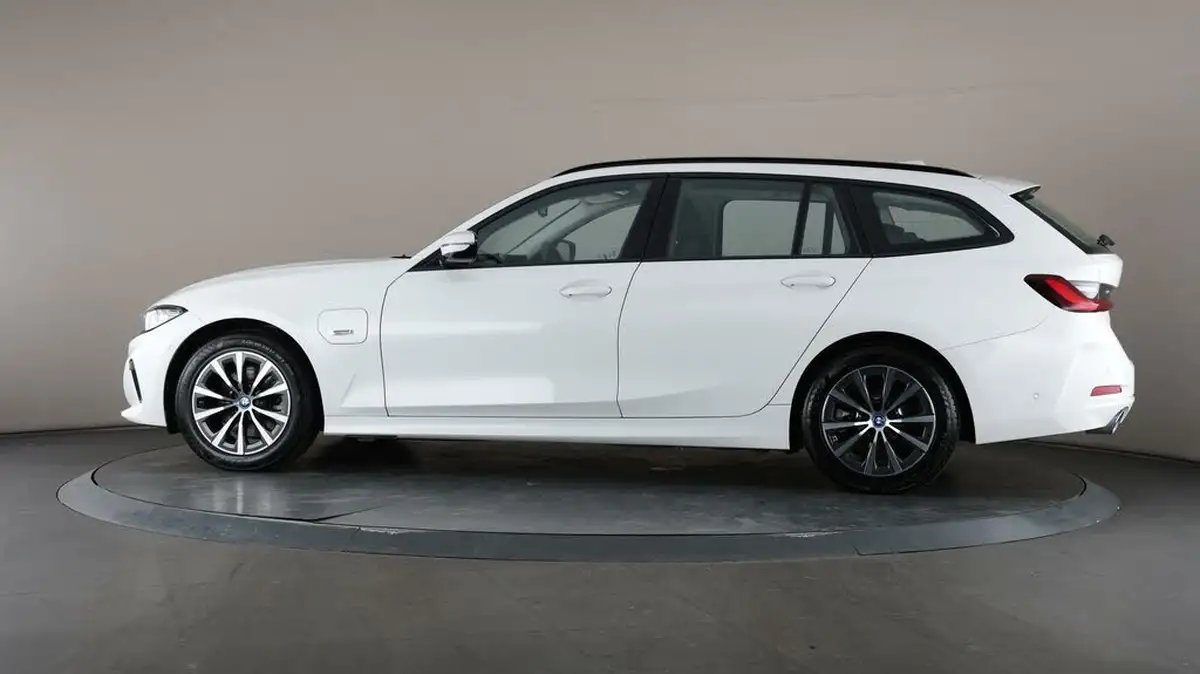 2022-bmw-3-series-20-330e-sport-touring-5d-big-31