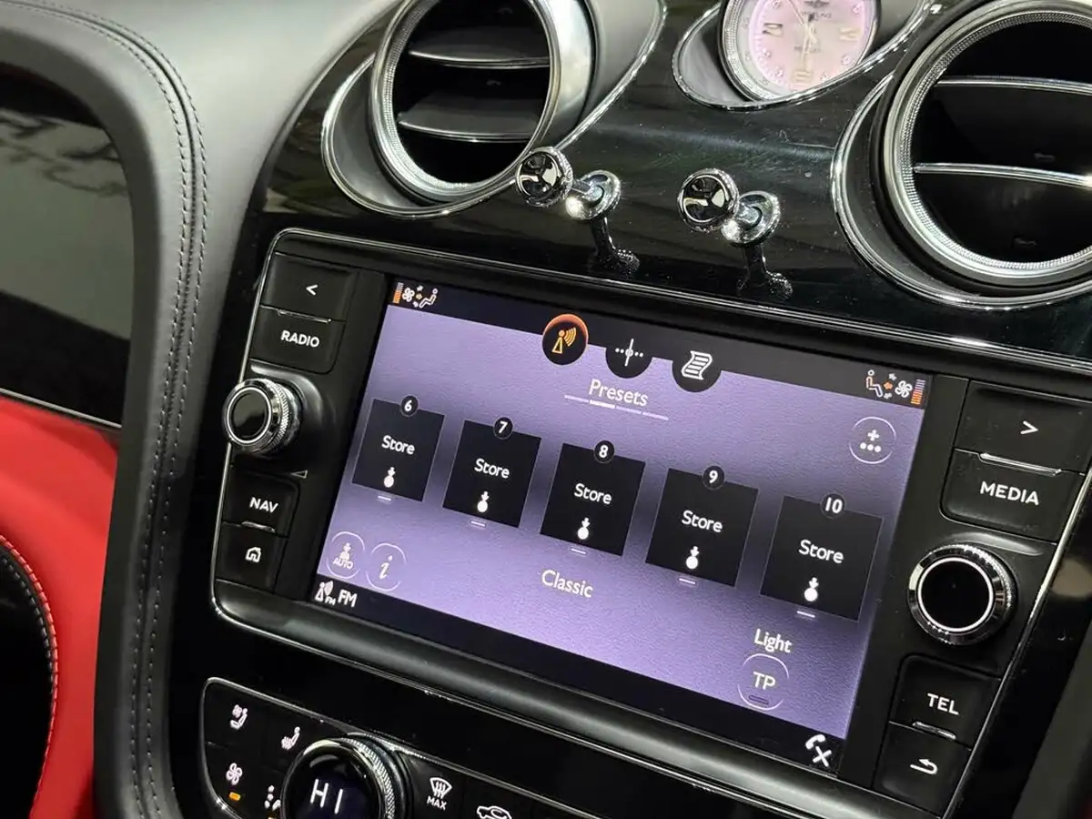 2019-bentley-bentayga-40-v8-big-23