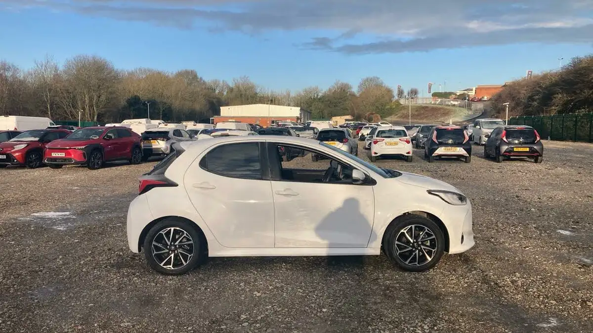 2022-toyota-yaris-15-vvt-i-design-big-15