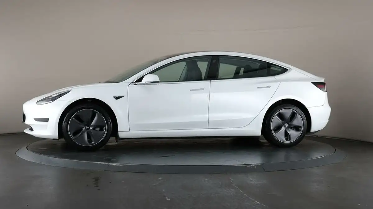2020-tesla-model-3-e-standard-plus-big-35