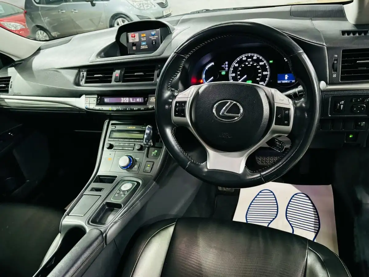 2013-lexus-ct-200h-18-advance-big-11