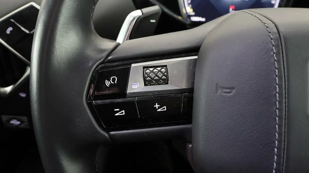 2021-ds-ds-3-crossback-12-puretech-ultra-prestige-155ps-big-21