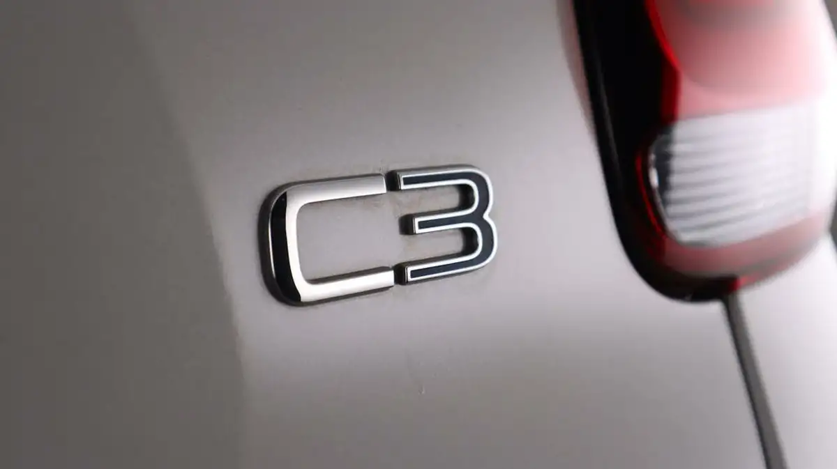 2021-citroen-c3-12-puretech-saint-james-83ps-big-21