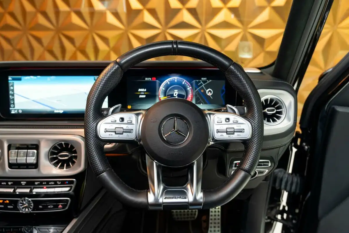 2022-mercedes-benz-g-class-40-g63-amg-big-17