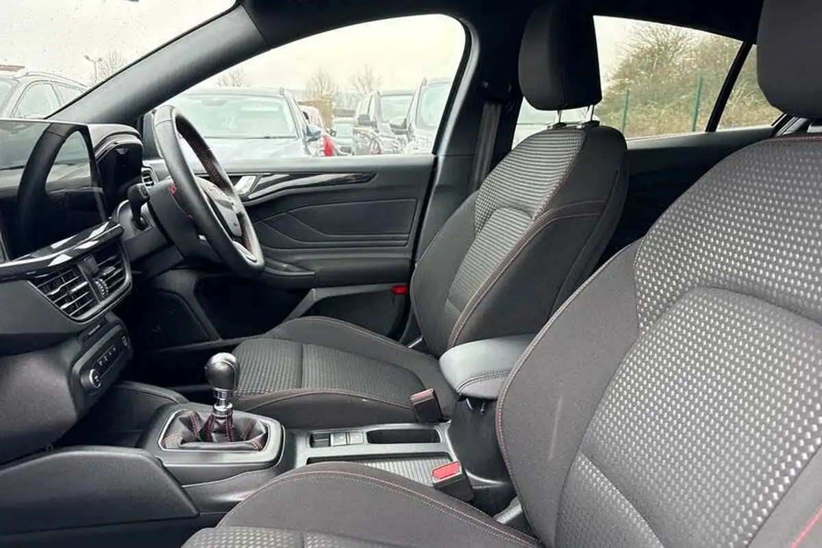 2023-ford-focus-10t-st-line-125ps-hatchback-big-18