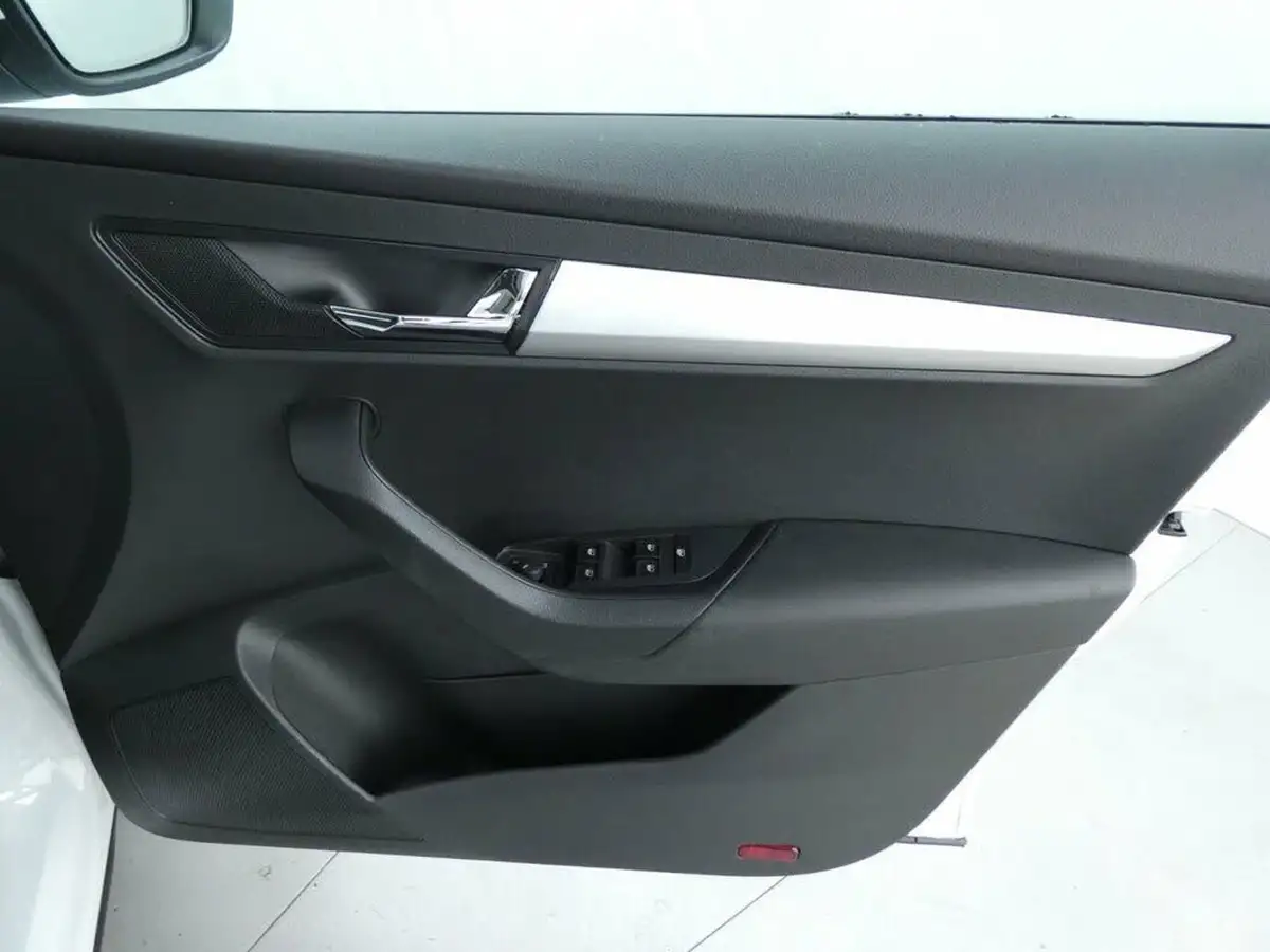 2022-skoda-karoq-10-tsi-se-big-27