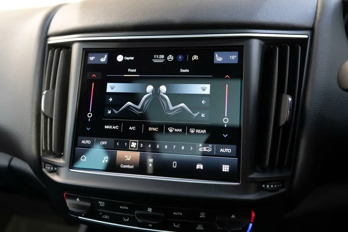 2021-maserati-levante-30-gransport-big-39