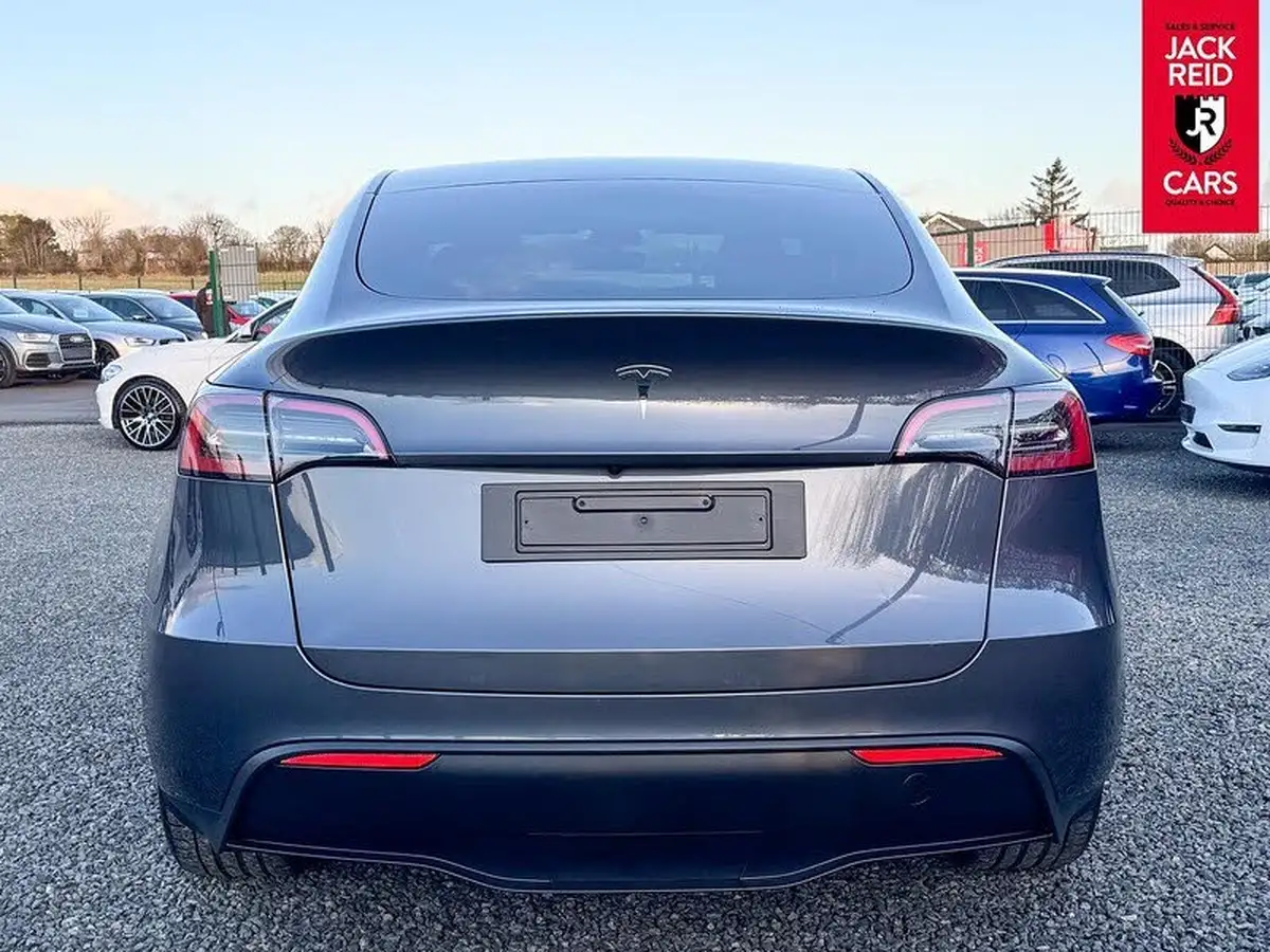 2023-tesla-model-y-e-rwd-big-2