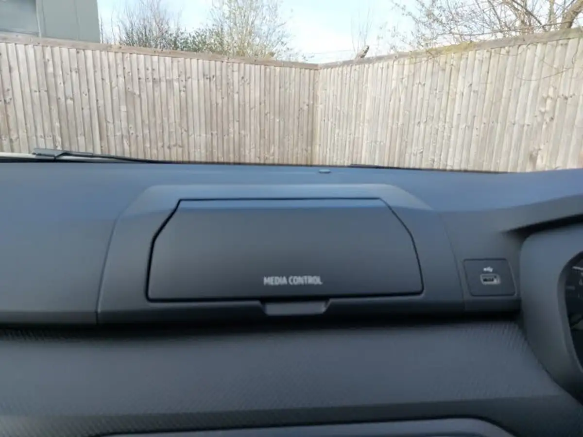 2021-dacia-sandero-10-sce-essential-big-9
