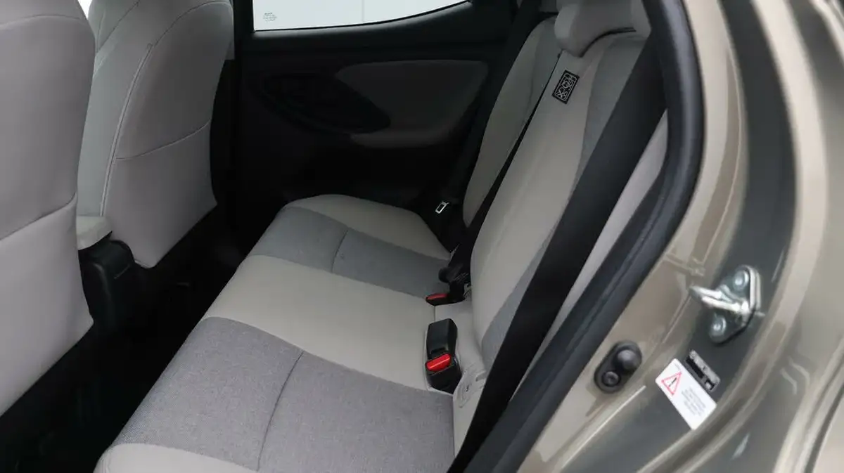 2021-toyota-yaris-15-vvt-i-excel-big-16
