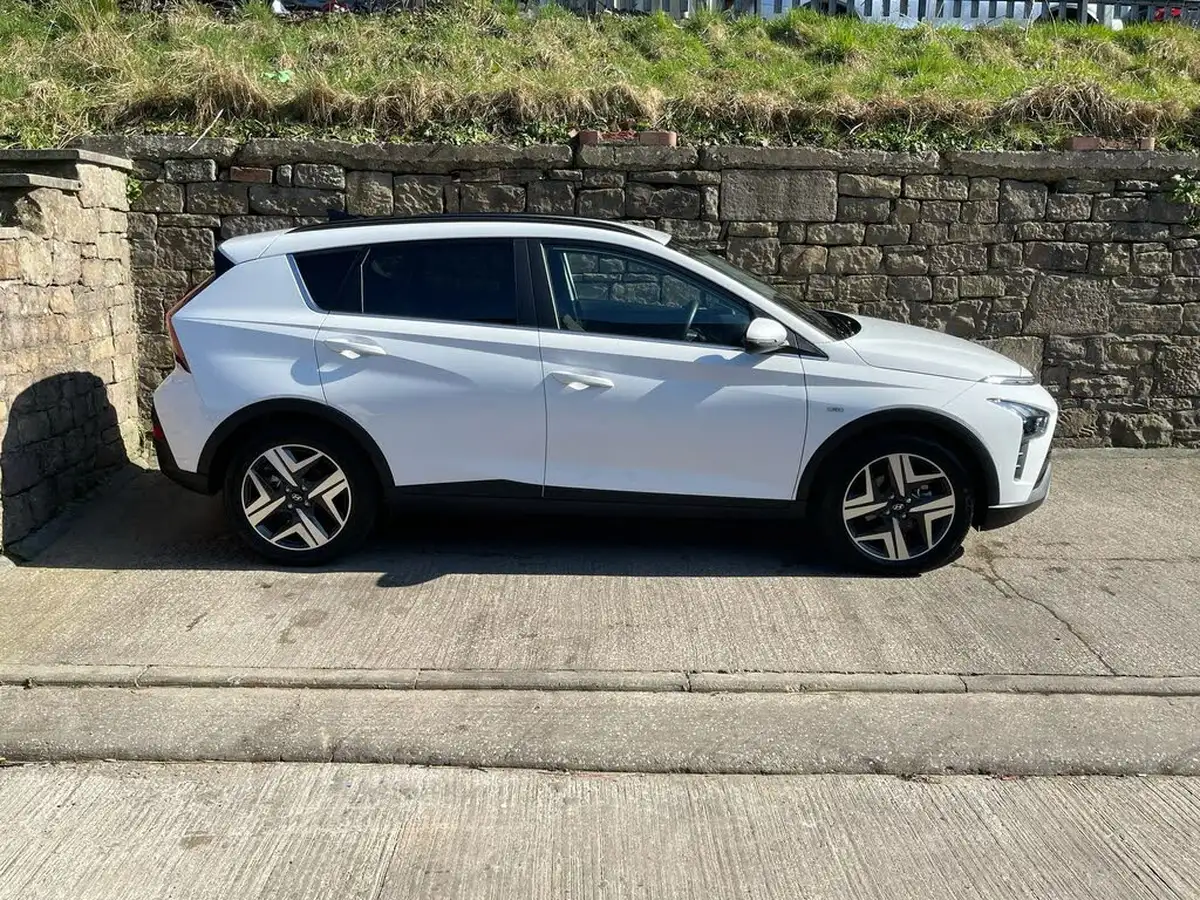 2024-hyundai-bayon-10-t-gdi-premium-100ps-48-volt-mhev-big-3