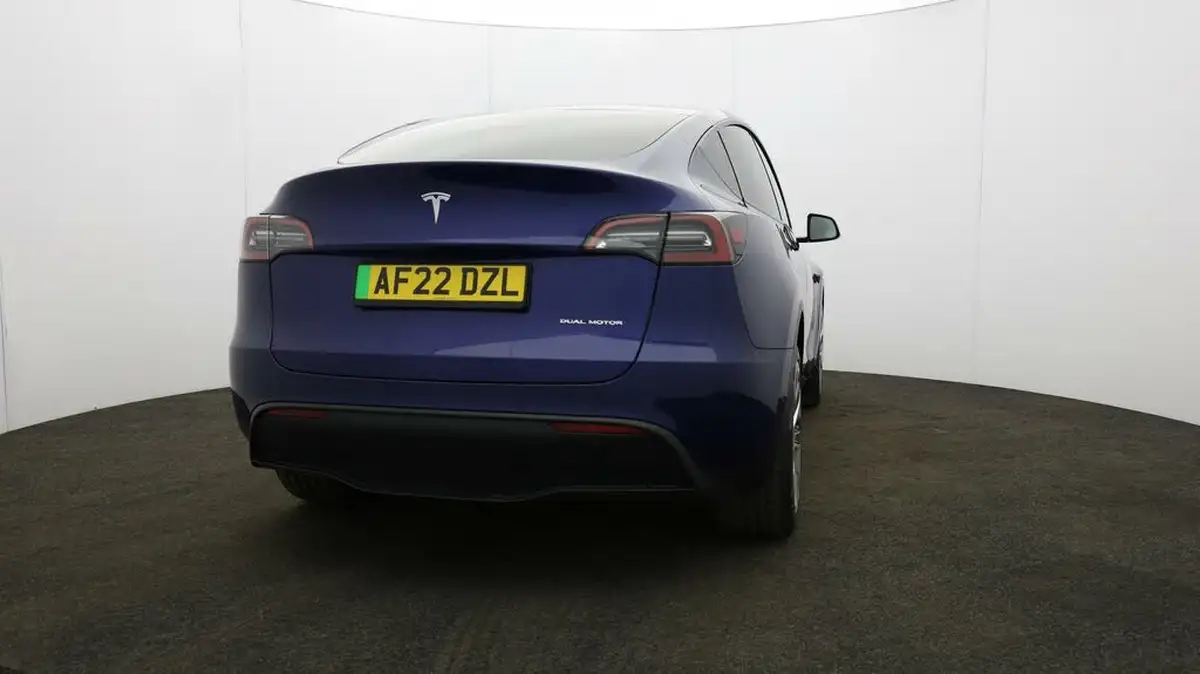 2022-tesla-model-y-e-long-range-big-5
