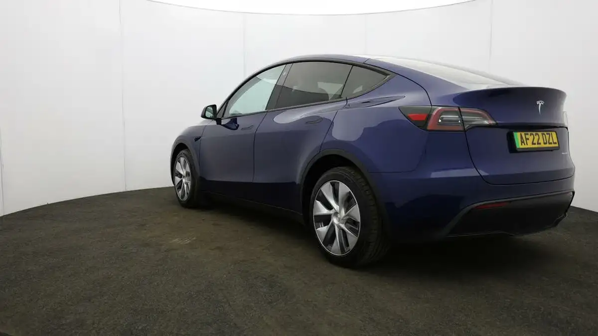 2022-tesla-model-y-e-long-range-big-53