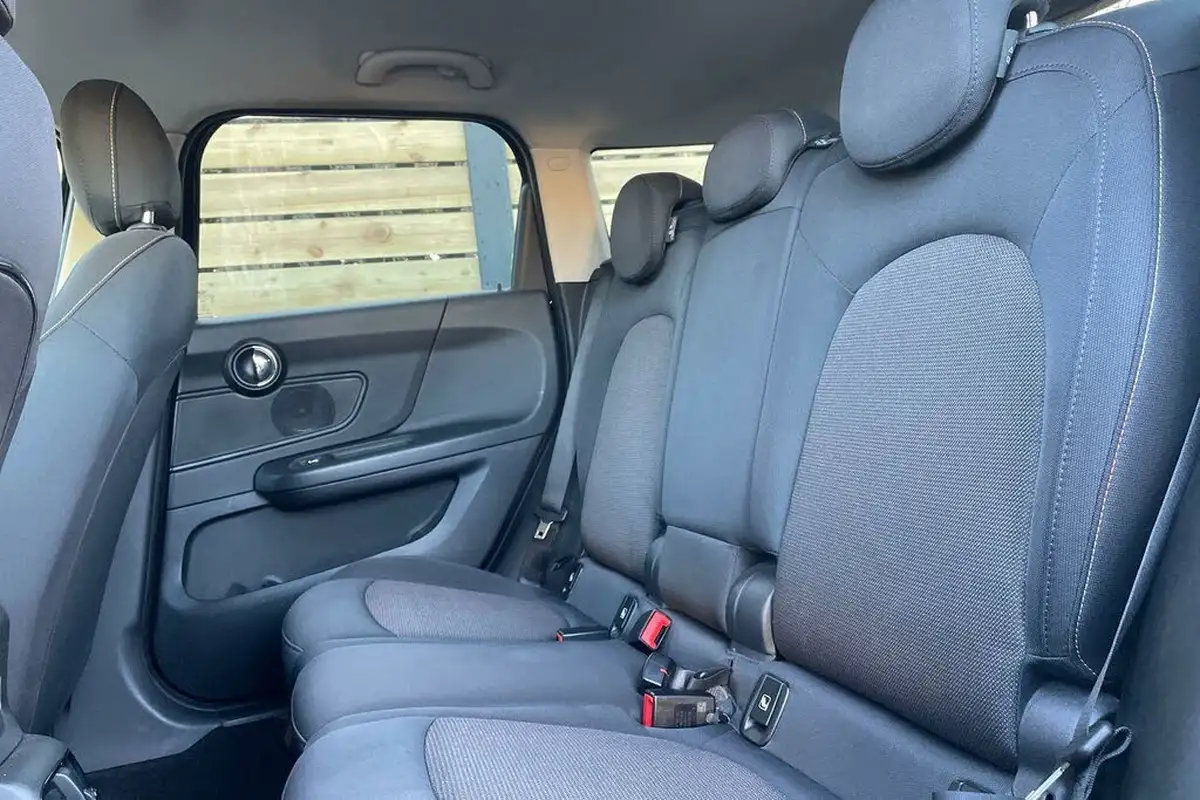 2021-mini-countryman-15-cooper-classic-auto-big-28