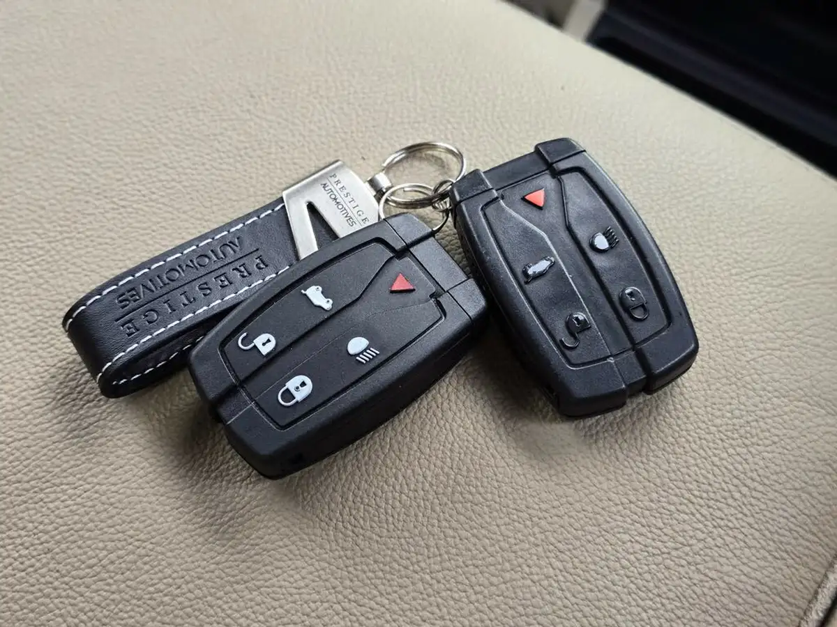 2011-land-rover-freelander-2-32-4x4-big-43