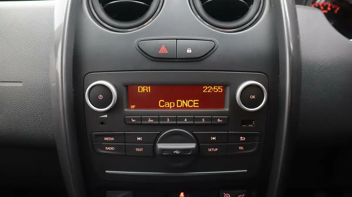 2018-dacia-duster-15dci-laureate-110bhp-4x4-ss-station-wagon-5d-big-11
