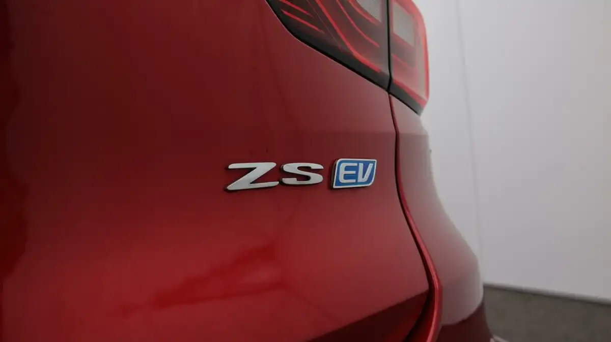 2021-mg-zs-suv-e-exclusive-ev-big-23