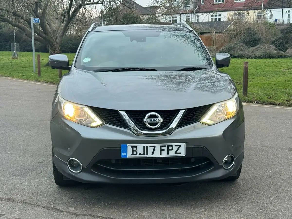 2017-nissan-qashqai-12-dig-t-n-vision-18in-xtronic-cvt-big-2